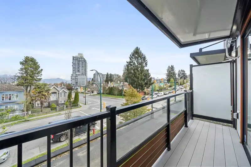 2296 E 33RD AVENUE - photo 4 of 31