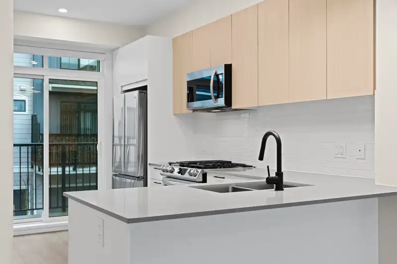 31 488 FURNESS STREET - photo 4 of 40