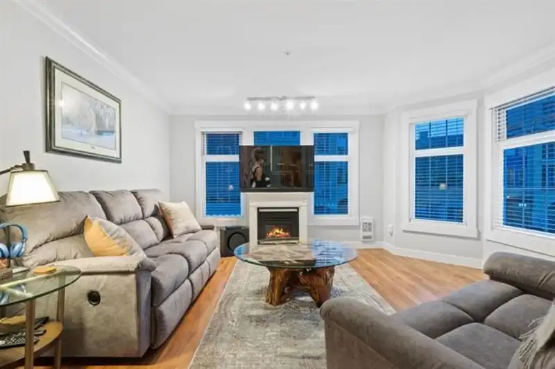 215 1359 56 STREET - photo 1 of 13