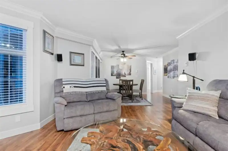 215 1359 56 STREET - photo 3 of 13