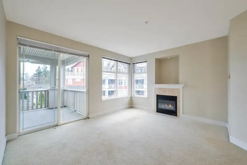 304 15392 16A AVENUE - photo 2 of 37