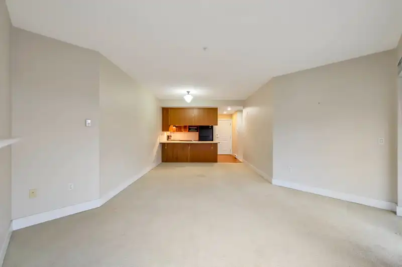 304 15392 16A AVENUE - photo 4 of 37