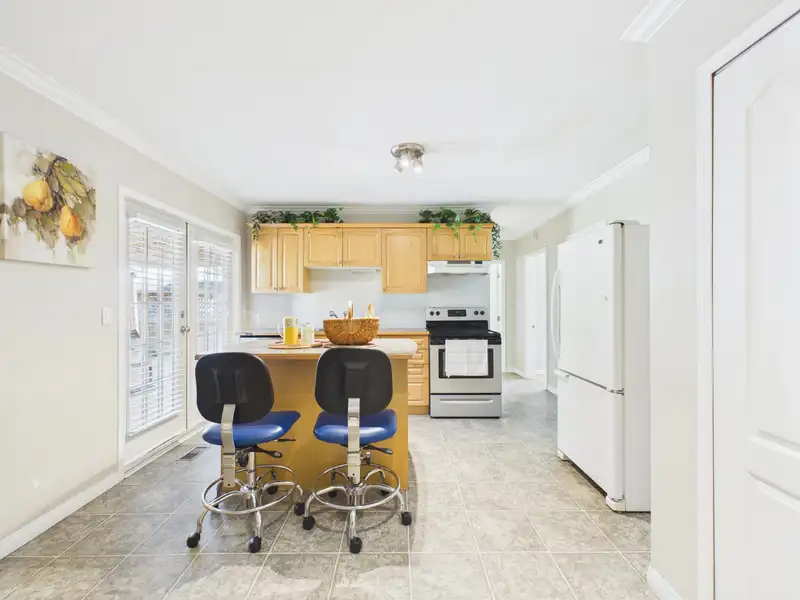 20875 CAMWOOD AVENUE - photo 4 of 12