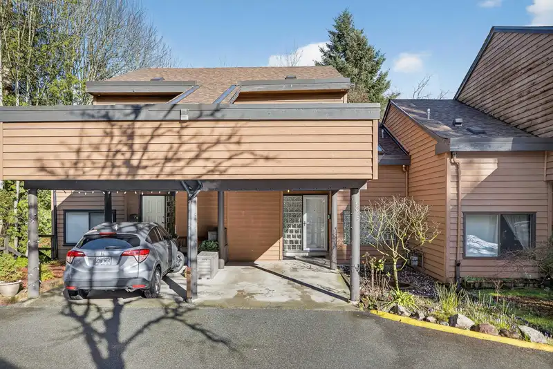 526 CARDIFF WAY - photo 4 of 30