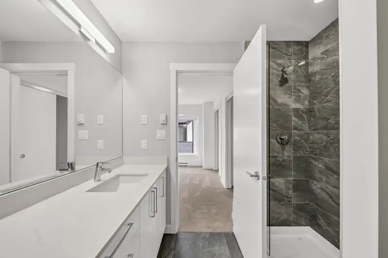 84 4337 BOUNDARY ROAD - photo 3 of 27