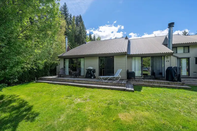 C1 6900 CRABAPPLE DRIVE - photo 2 of 37