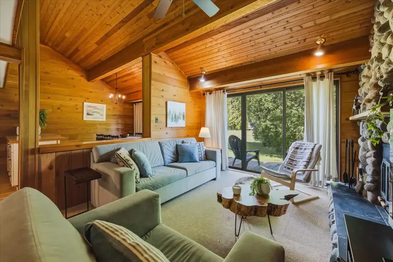 C1 6900 CRABAPPLE DRIVE - photo 4 of 37