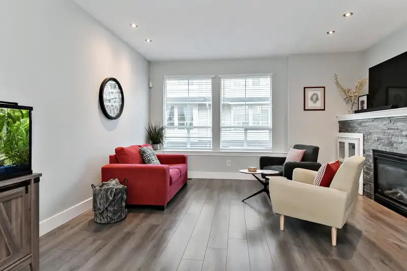 40 14952 58 AVENUE - photo 3 of 25