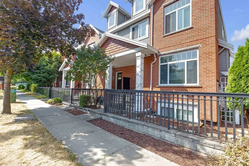 13971 64 AVENUE - photo 2 of 25