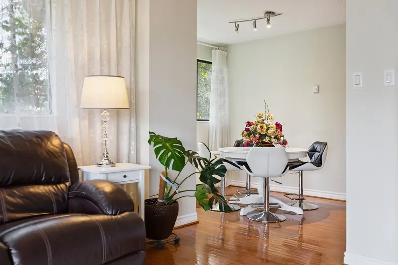 402 1026 QUEENS AVENUE - photo 1 of 25