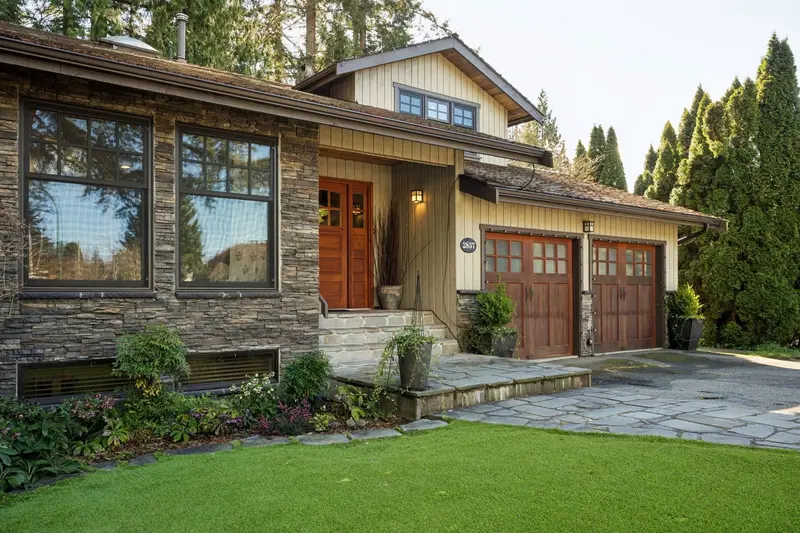 2857 VIOLET STREET - photo 2 of 25