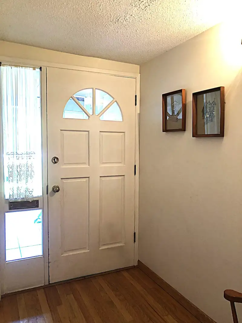 9437 DAWSON CRESCENT - photo 3 of 19