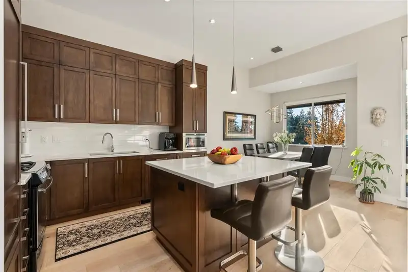 205 13585 16 AVENUE - photo 4 of 36
