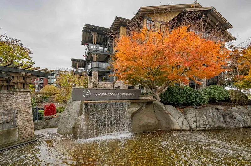 101 5099 SPRINGS BOULEVARD - photo 1 of 25