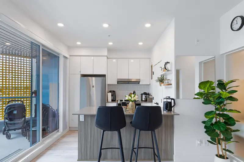 406 32828 LANDEAU PLACE - photo 2 of 20