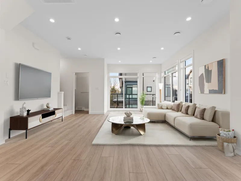 27 4337 BOUNDARY ROAD - photo 1 of 12