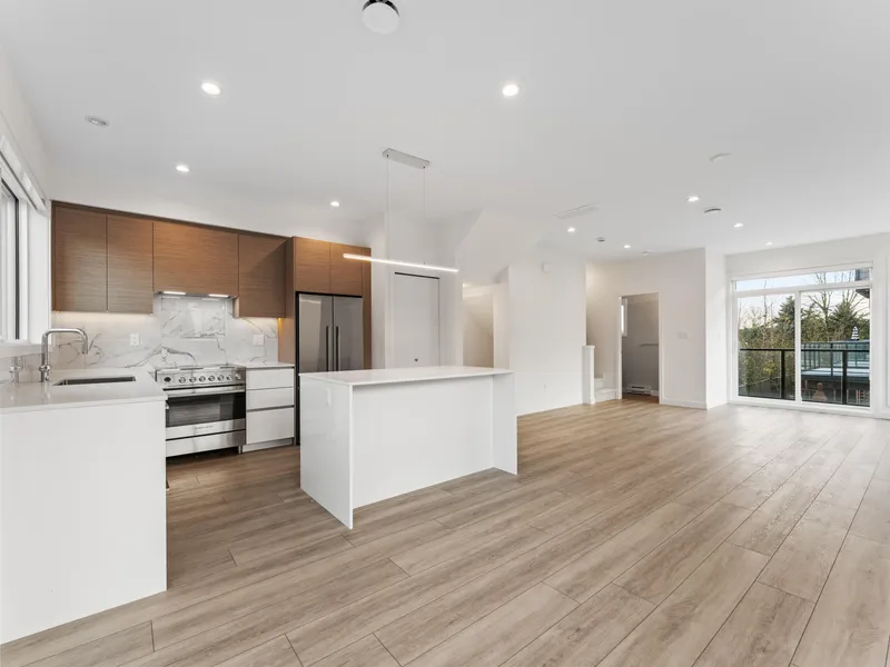 27 4337 BOUNDARY ROAD - photo 2 of 12