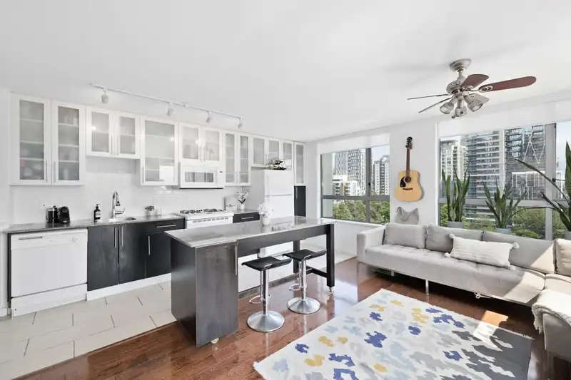 904 1225 RICHARDS STREET - photo 4 of 37