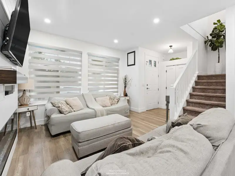 14912 57 AVENUE - photo 3 of 35