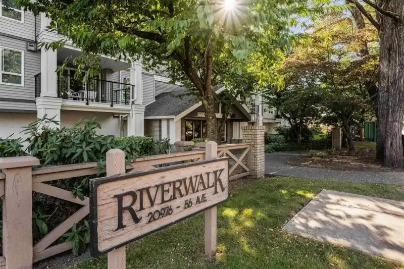101 20976 56 AVENUE - photo 1 of 23
