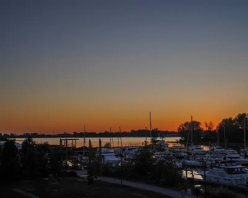 100 5311 ADMIRAL WAY - photo 2 of 25