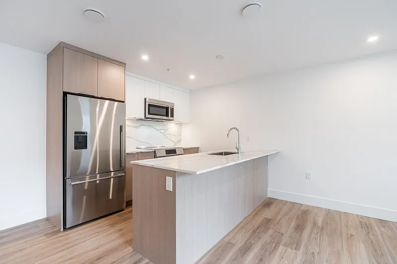 109 2085 E 1ST AVENUE - photo 4 of 25