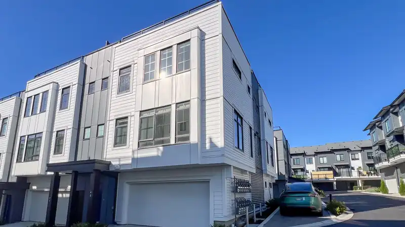 40 2075 OAK MEADOWS DRIVE - photo 2 of 37