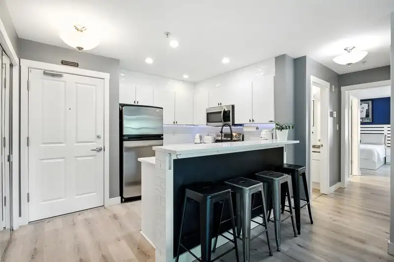 404 225 NEWPORT DRIVE - photo 3 of 38