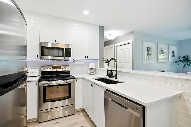 404 225 NEWPORT DRIVE - photo 4 of 38