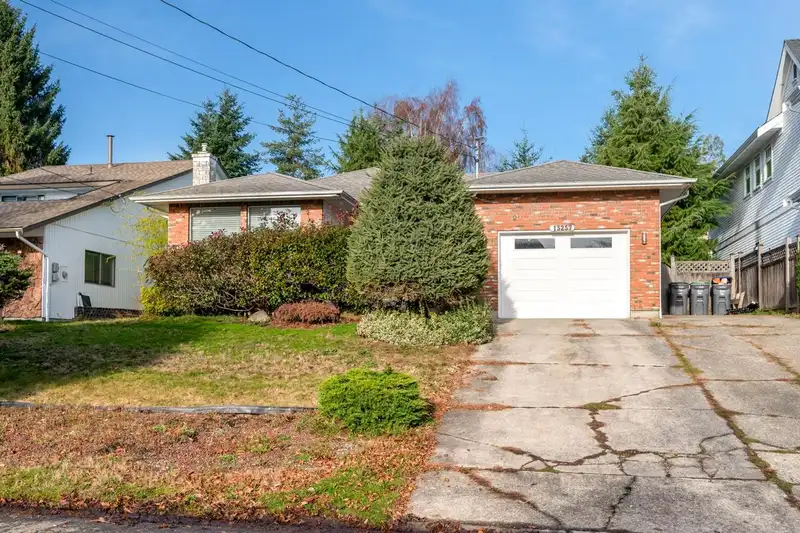13257 14A AVENUE - photo 2 of 22