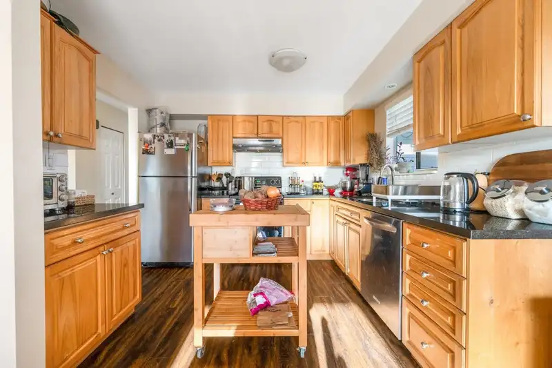 13257 14A AVENUE - photo 4 of 22
