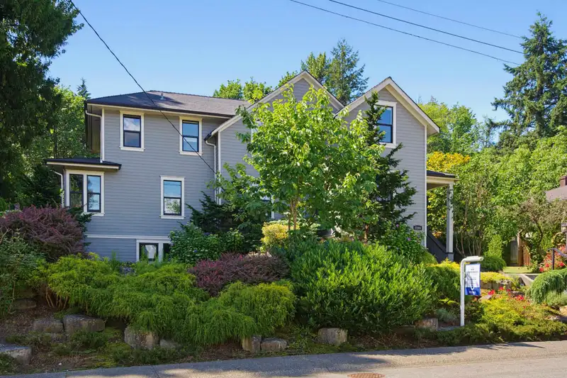 2209 ST. GEORGE STREET - photo 2 of 40