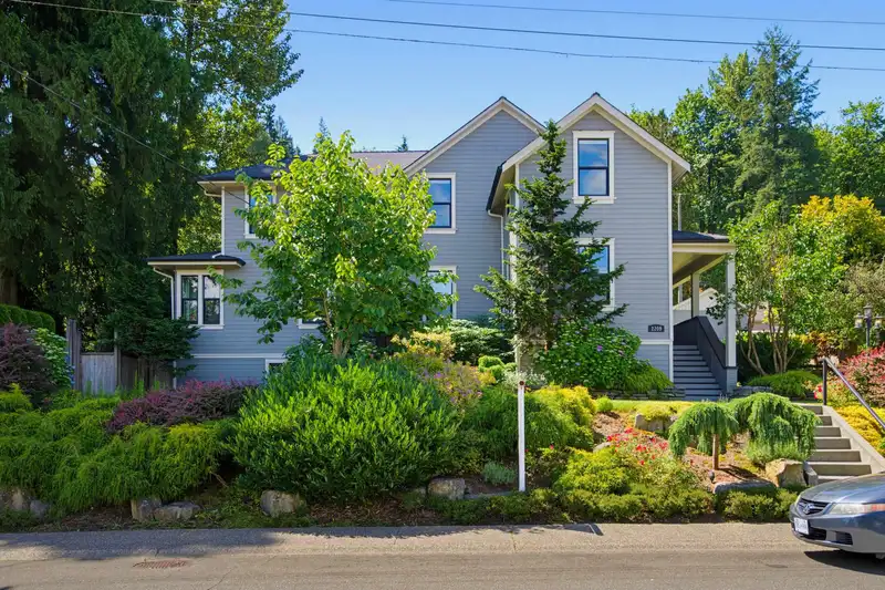 2209 ST. GEORGE STREET - photo 3 of 40