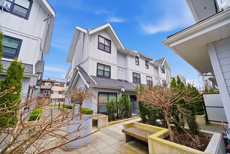 401 6933 ARCOLA STREET - photo 2 of 3