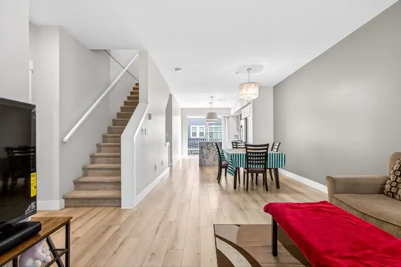 14 20852 77A AVENUE - photo 4 of 31