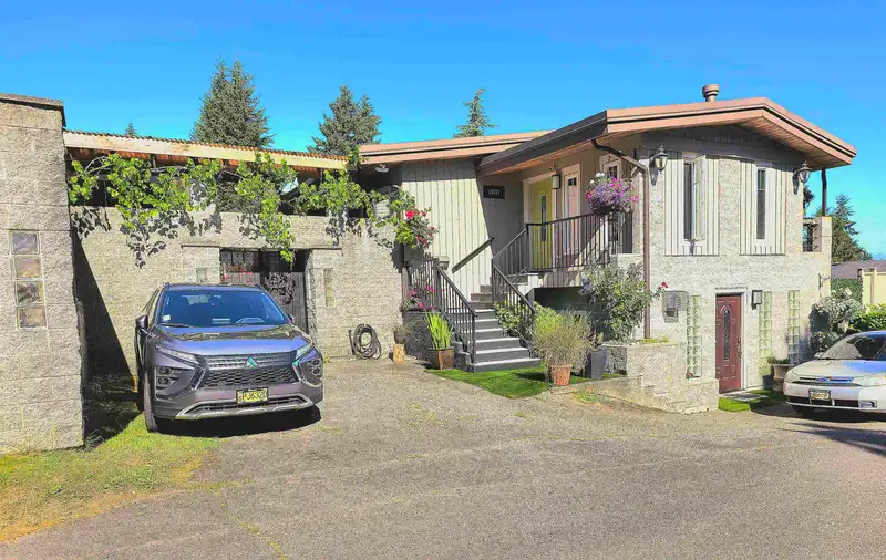 19717 48A AVENUE - photo 3 of 40