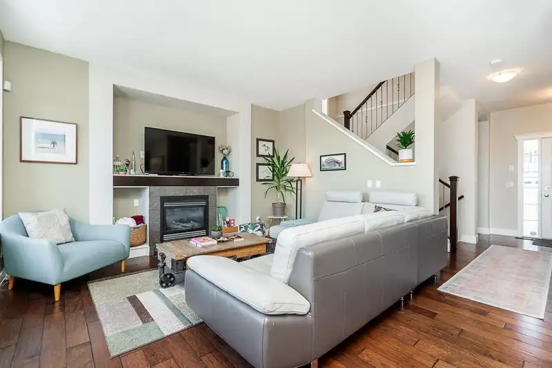 6069 163B STREET - photo 4 of 40