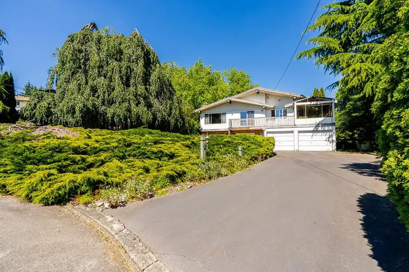 5462 BAKERVIEW DRIVE - photo 2 of 39