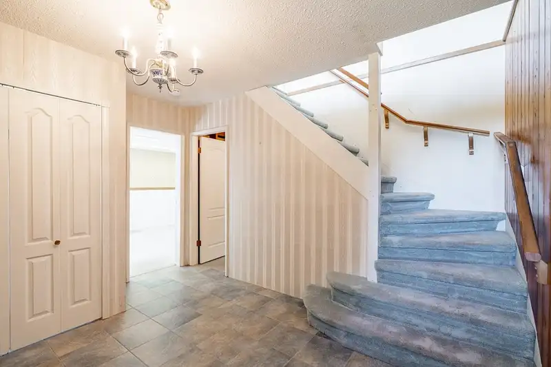 5462 BAKERVIEW DRIVE - photo 4 of 39