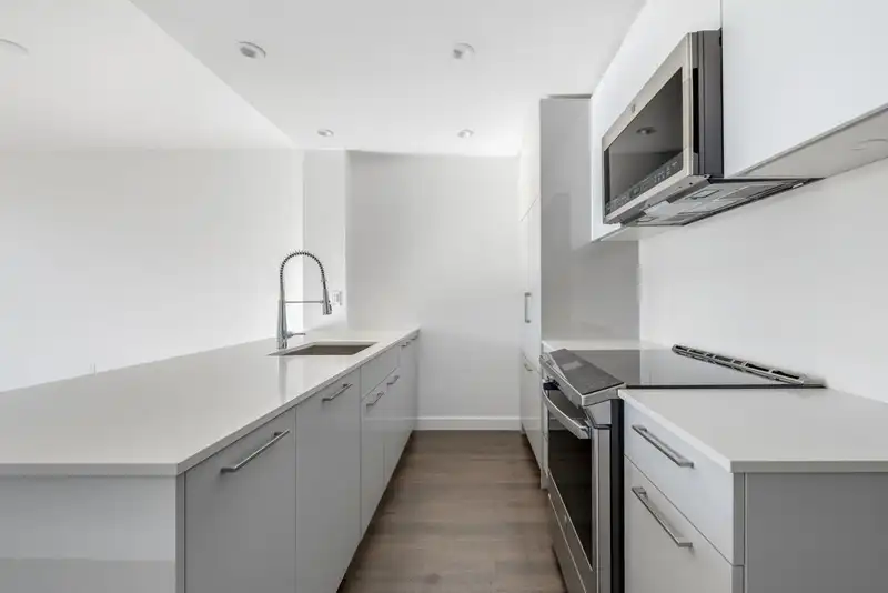 300 2446 SHAUGHNESSY STREET - photo 3 of 26