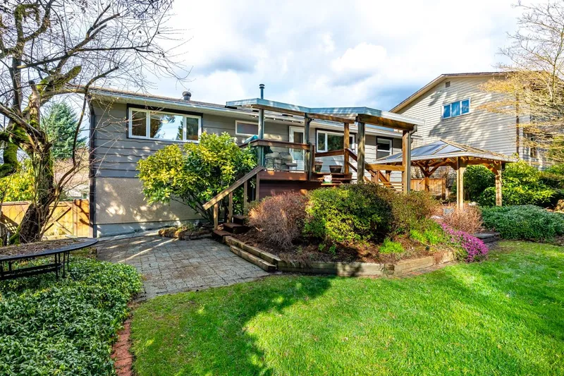 908 STANTON AVENUE - photo 3 of 25