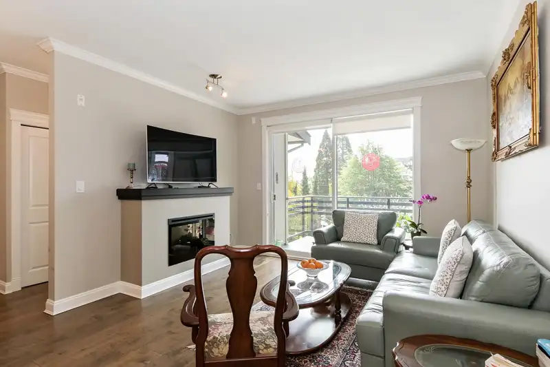 405 15310 17A AVENUE - photo 4 of 27