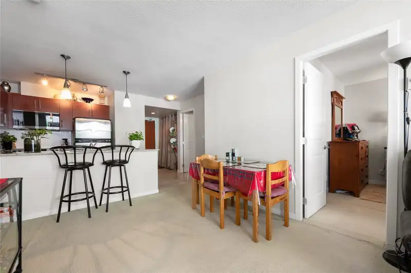 806 814 ROYAL AVENUE - photo 4 of 23