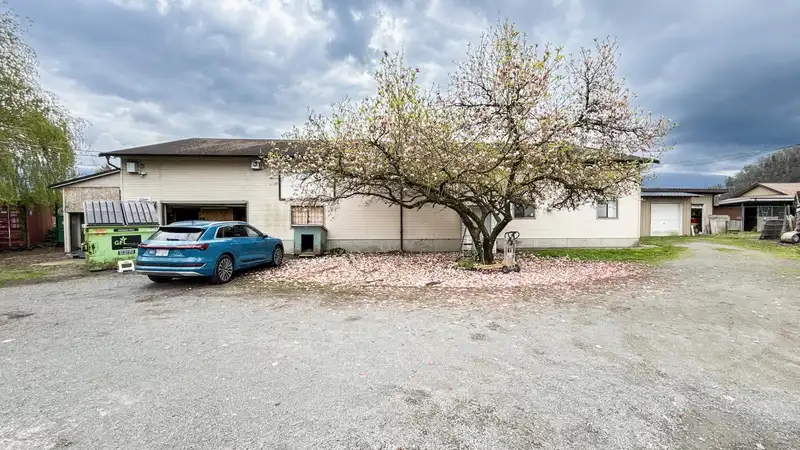 6390 PIONEER AVENUE - photo 2 of 40