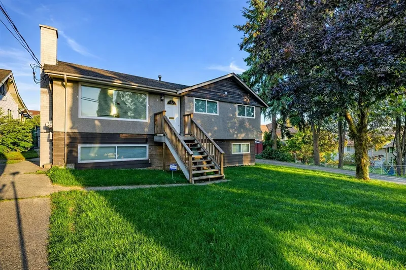 371 BLUE MOUNTAIN STREET - photo 1 of 4