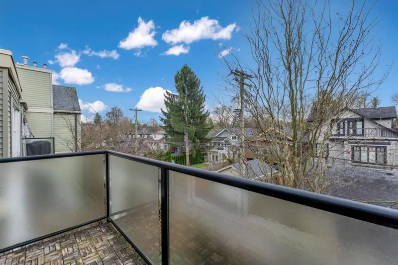 307 876 W 16TH AVENUE - photo 4 of 25