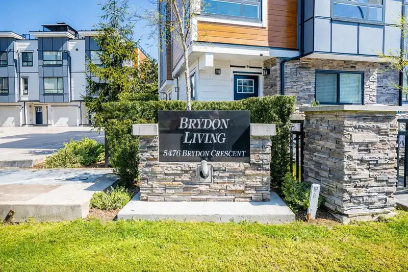 30 5476 BRYDON CRESCENT - photo 4 of 38