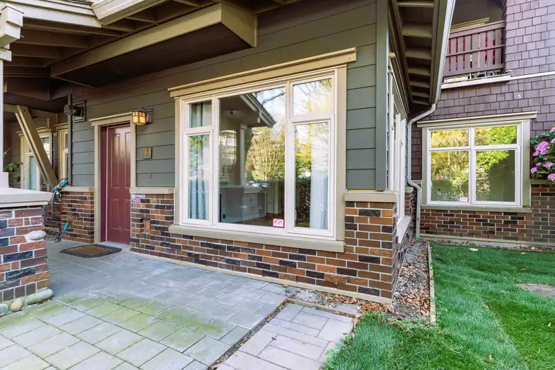 131 600 PARK CRESCENT - photo 3 of 27