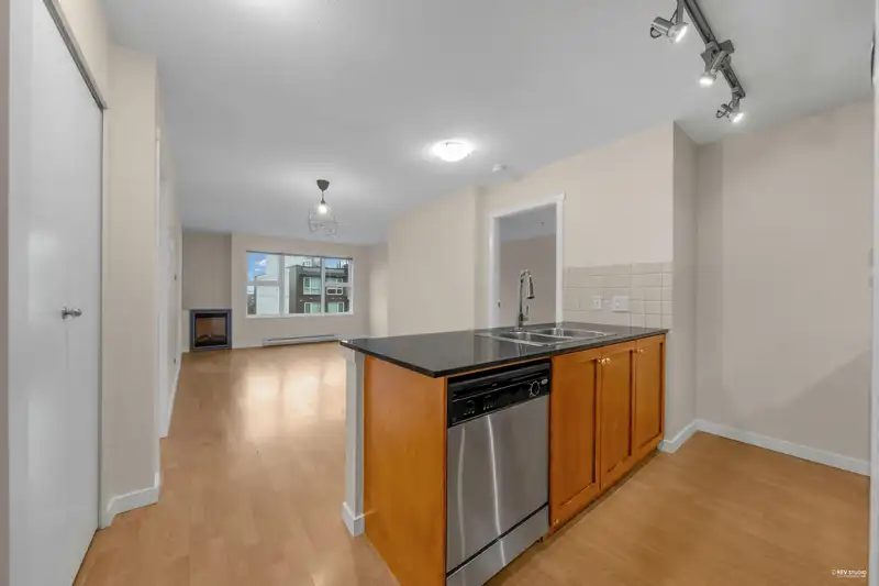 603 415 E COLUMBIA STREET - photo 2 of 29