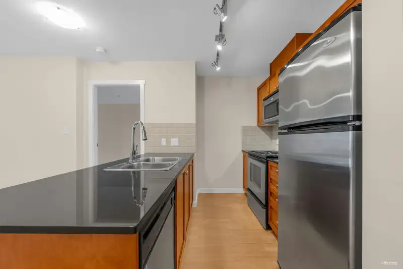 603 415 E COLUMBIA STREET - photo 3 of 29
